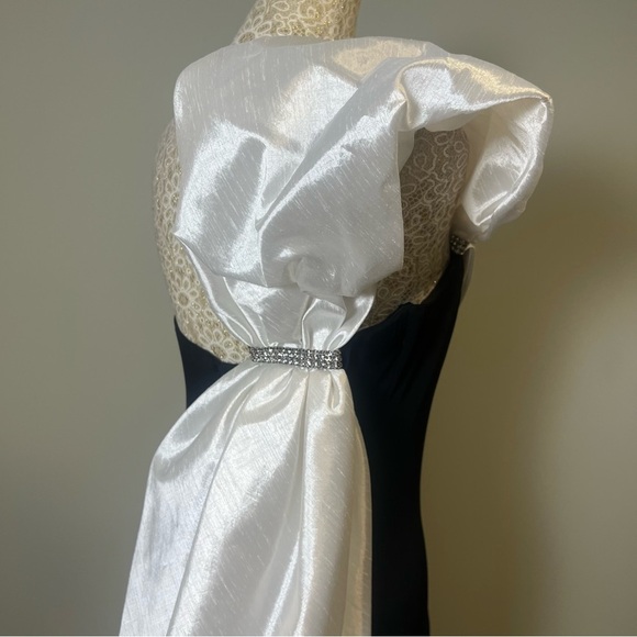 Cache Black and White One Shoulder Dress - Picture 11 of 14